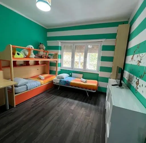 Nathan House, Due * רומא