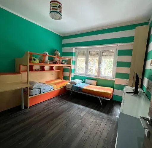 Nathan House, Due * רומא
